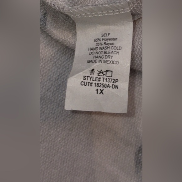 White Birch Women’s Plus Size 1X Blouse White Camo Chevron Short Sleeved Top EUC - Picture 6 of 6